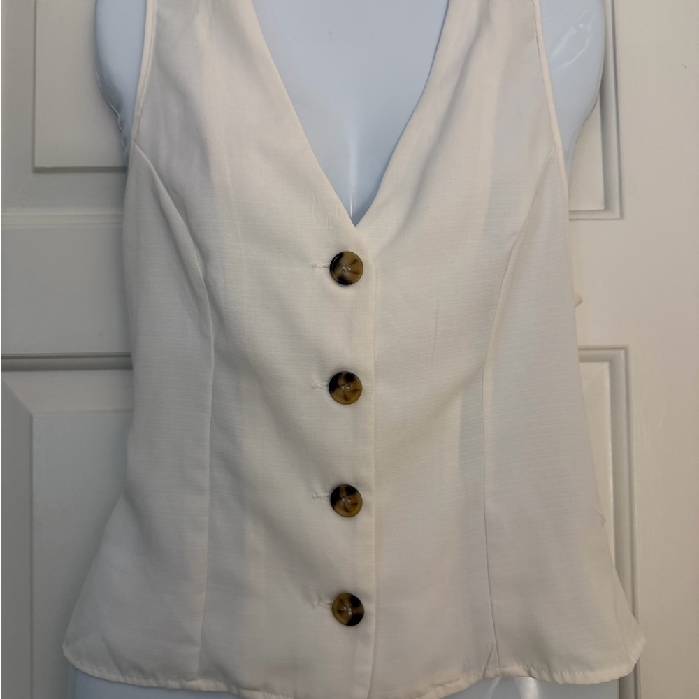 🩷 3/$18 Open back vest Women's Cream Button-Down Top